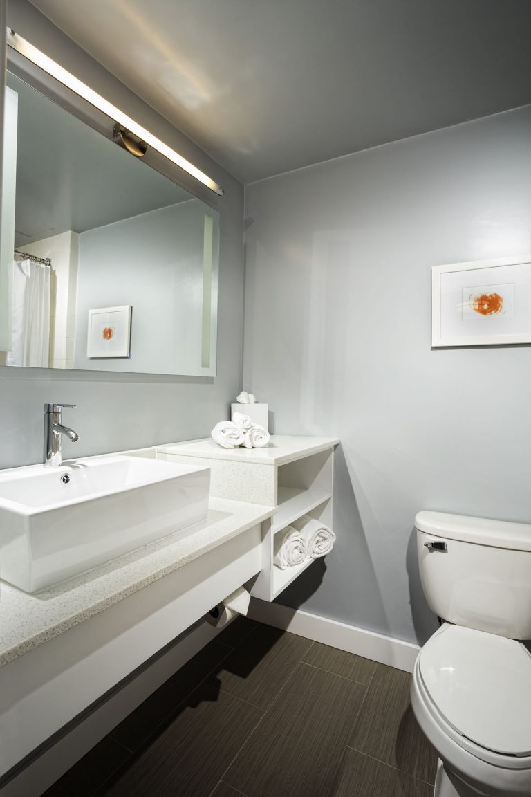 Bathroom in room of Sportsmen's Lodge