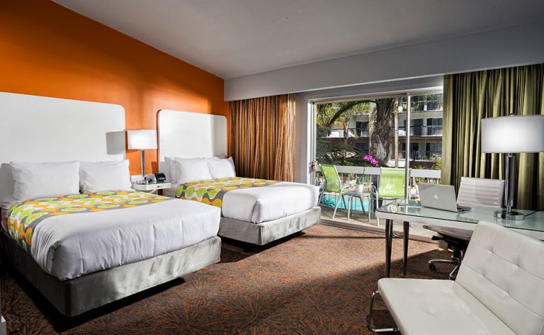 Double room at Sportsmen's Lodge with pool view